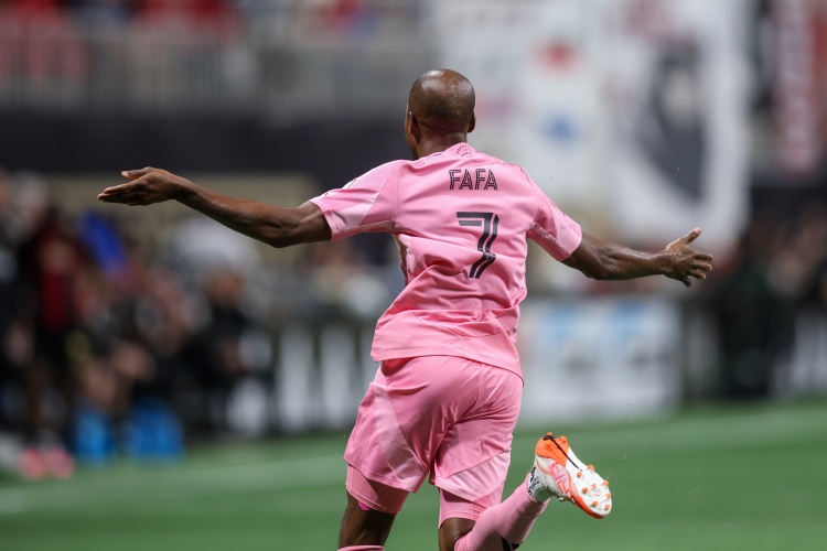 法法：与世界最佳梅西做队友是我的荣幸 在小马哥手下踢球太棒了