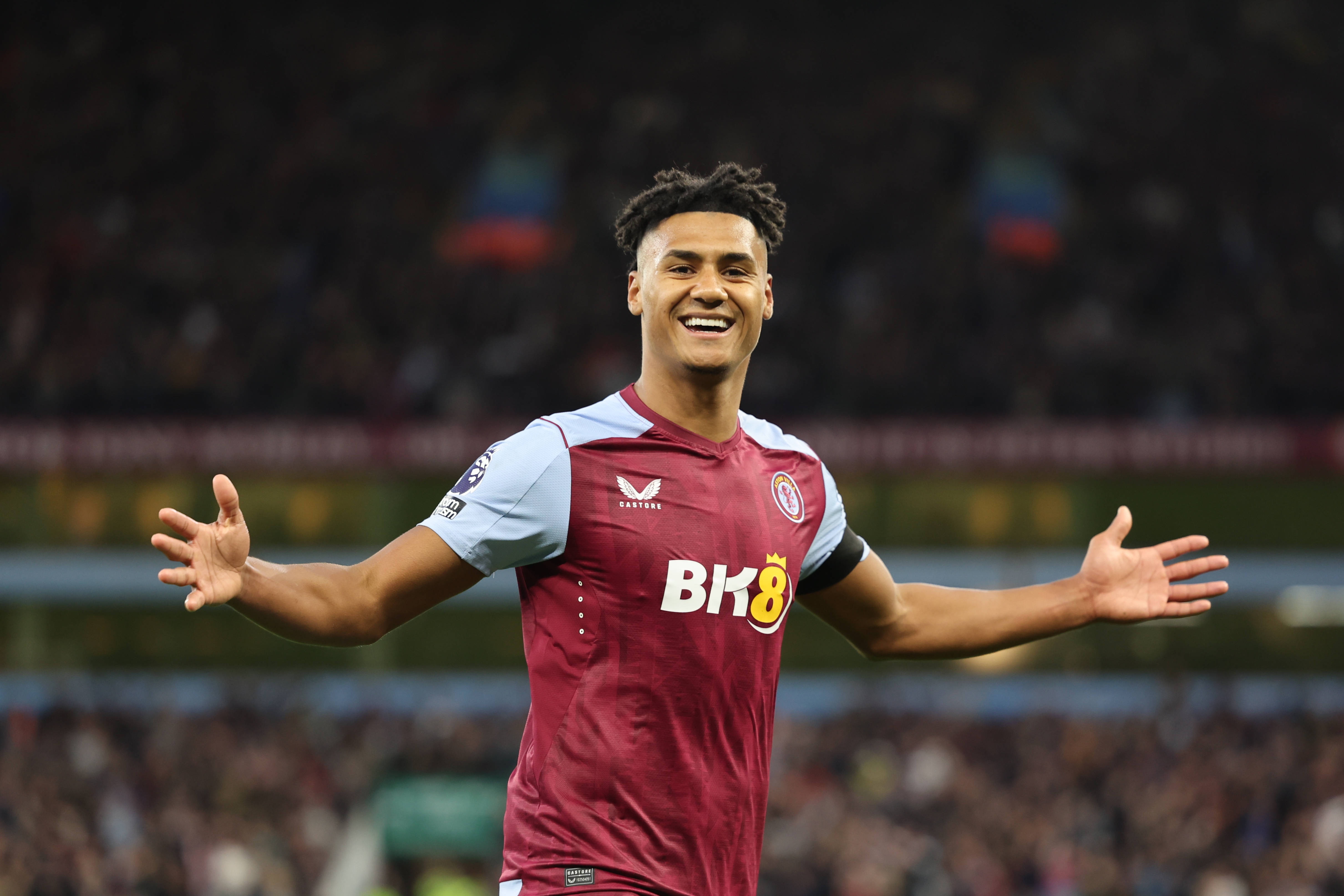 卫报：曼联对29岁沃特金斯估值4000万-4500万镑，维拉要6000万镑